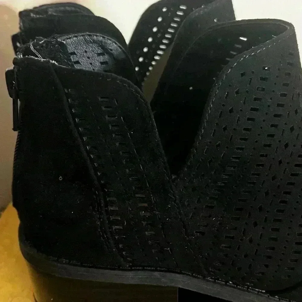 WOMENS NEW DIRECTIONS LIDA BLACK ANKLE BOOT SIZE 7 NEW